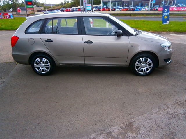 2012 FABIA 1.6 TDI S ESTATE 5DR DIESEL MANUAL EURO 5 90 PS 2,295... photo