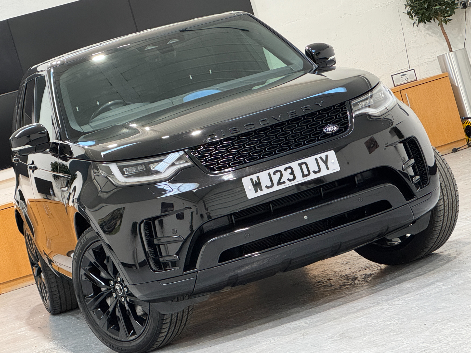 2023 Land Rover Discovery