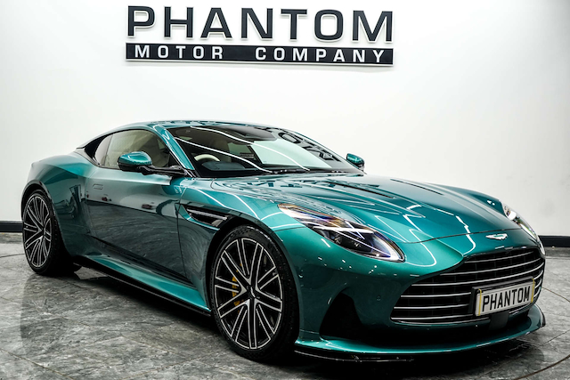 Aston Martin DB12 2024