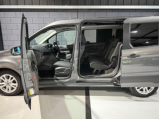 Used Ford Tourneo Connect from One Automotive