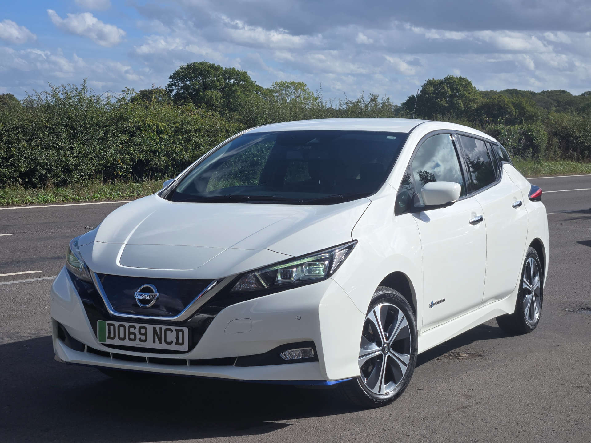 2019 NISSAN LEAF