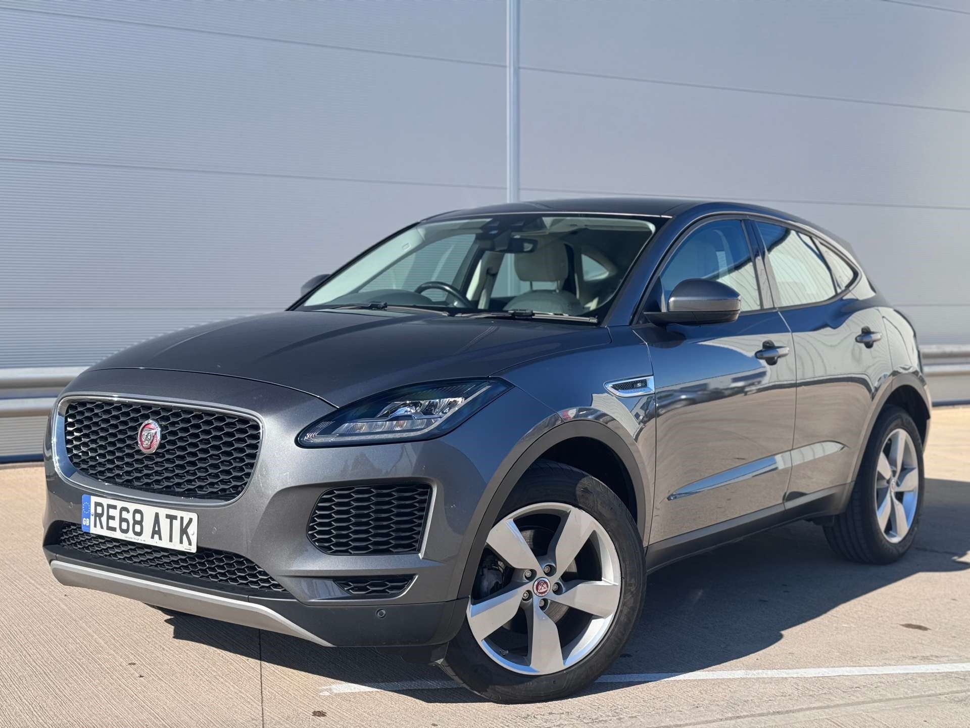 2018 Jaguar E-Pace thumbnail 3