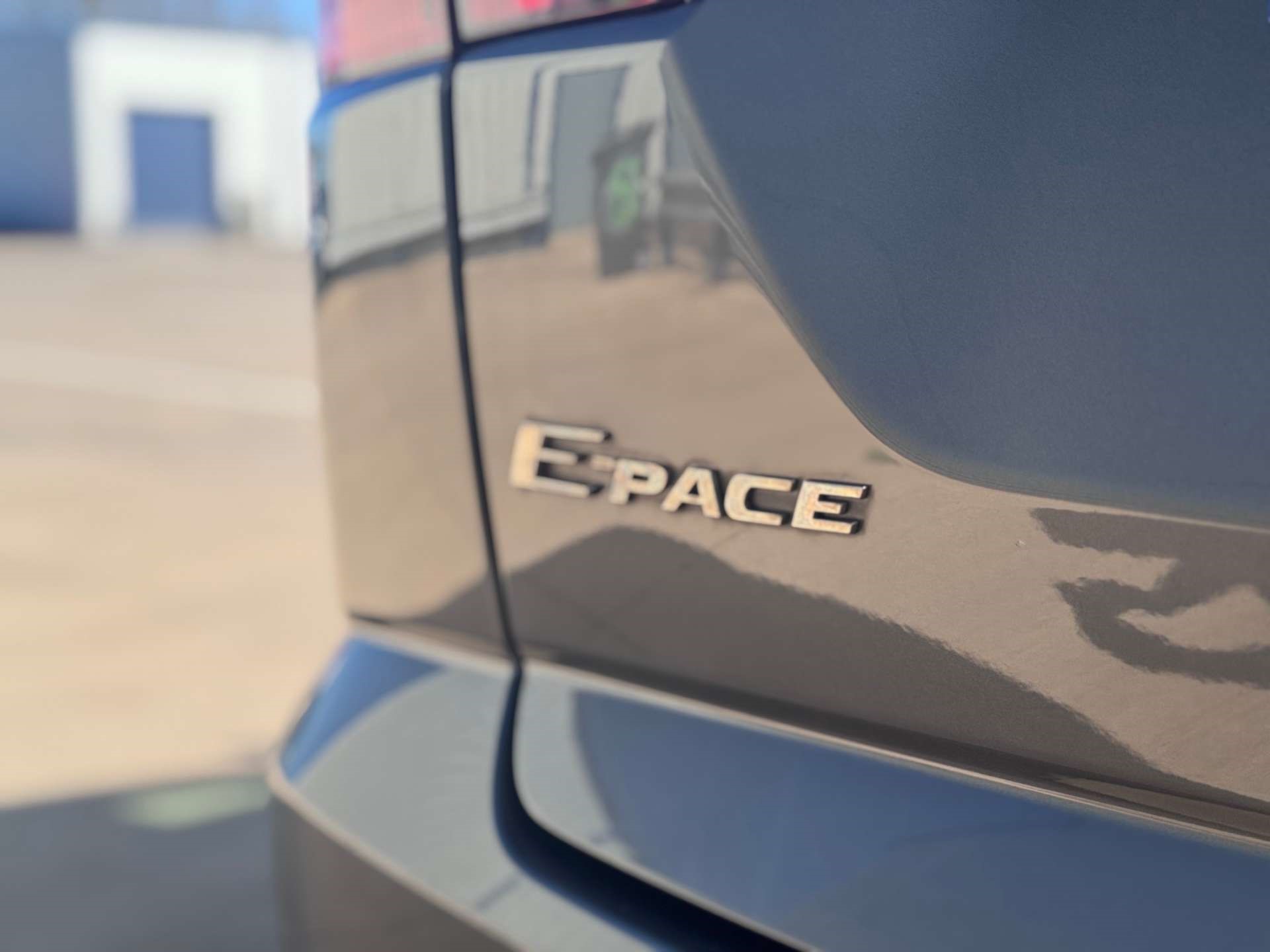 2018 Jaguar E-Pace thumbnail 18