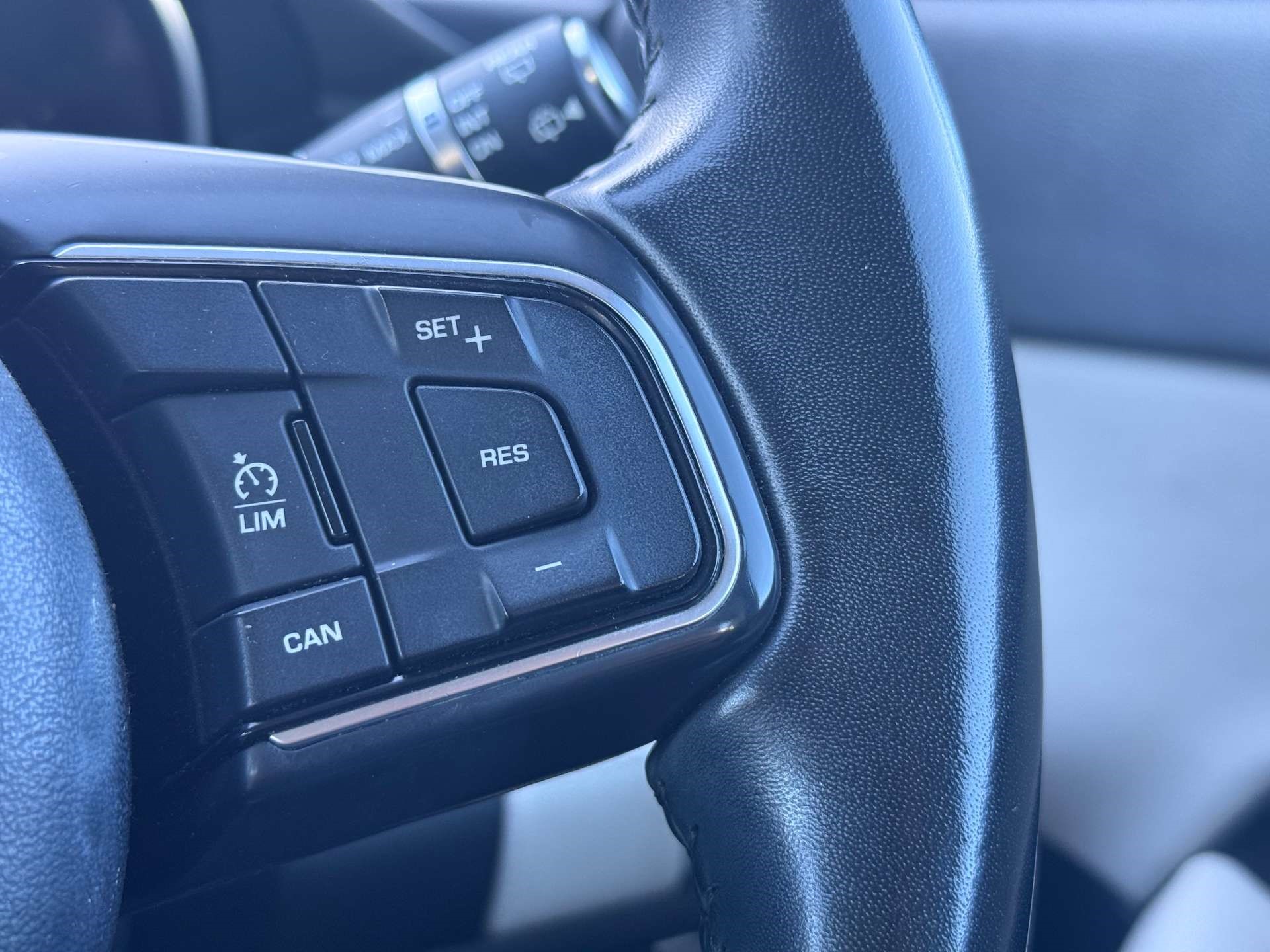 2018 Jaguar E-Pace thumbnail 23