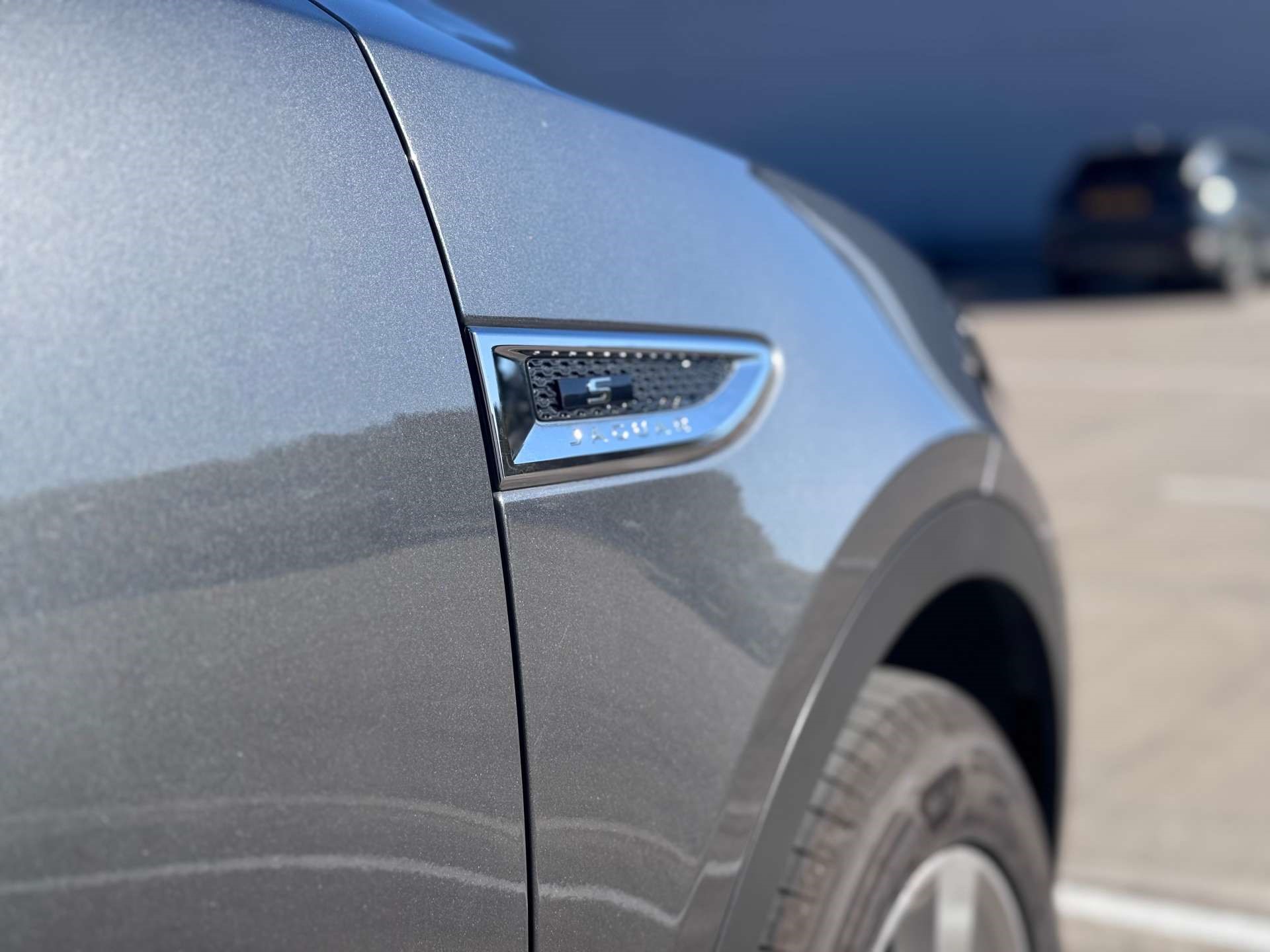 2018 Jaguar E-Pace thumbnail 16