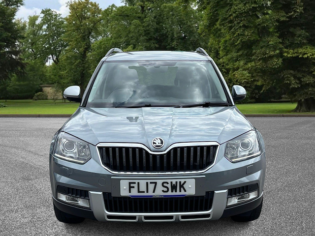 2017 Skoda Yeti thumbnail 2