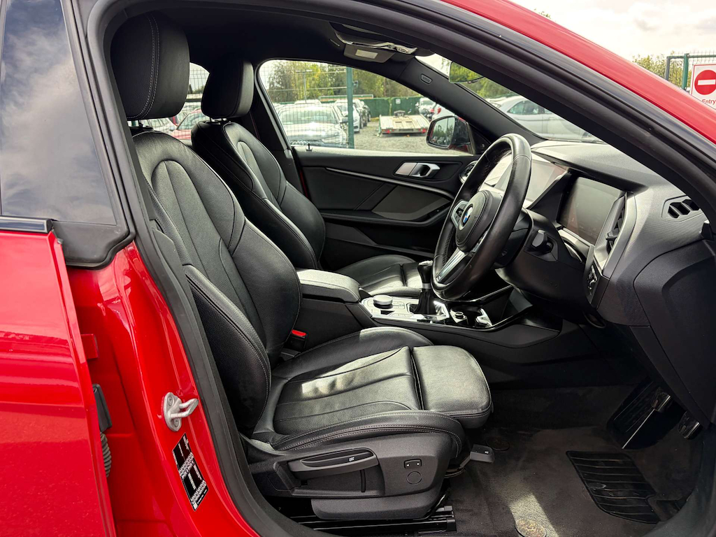 2020 BMW 218i — image 32