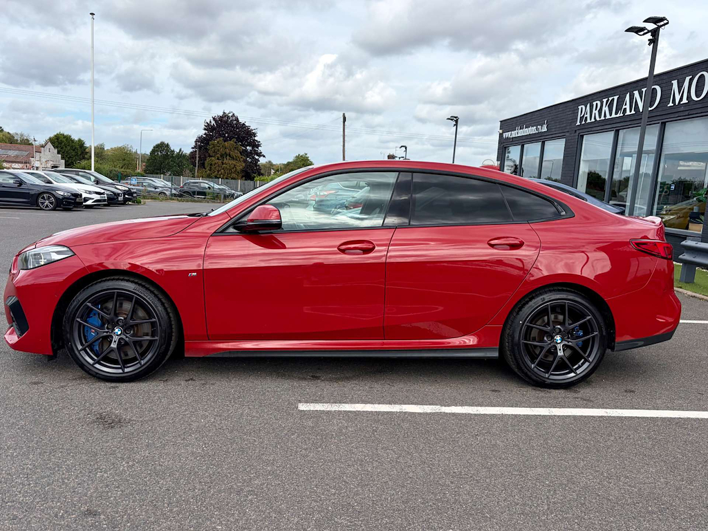 2020 BMW 218i — image 6