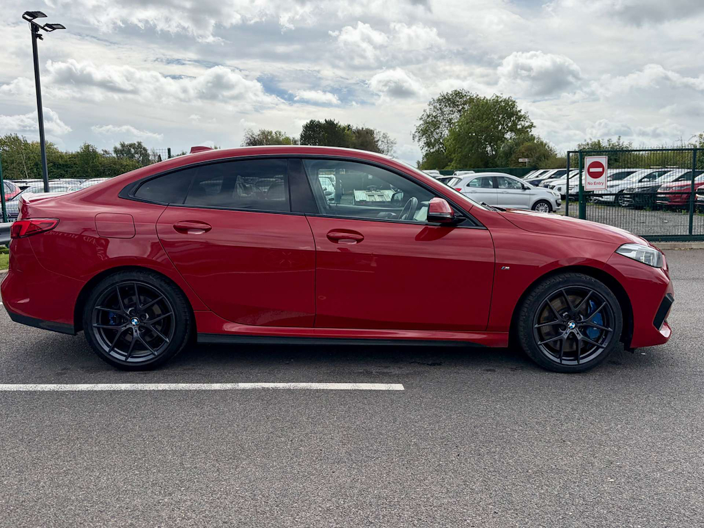 2020 BMW 218i — image 10