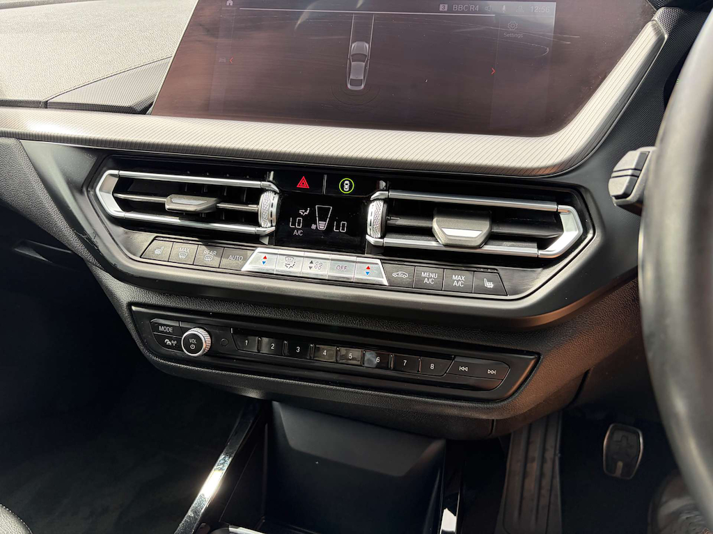 2020 BMW 218i — image 38