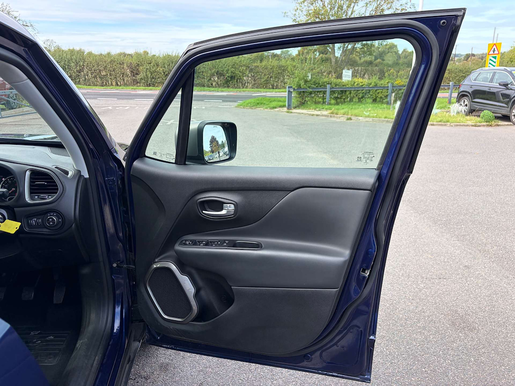 2019 Jeep Renegade — image 31