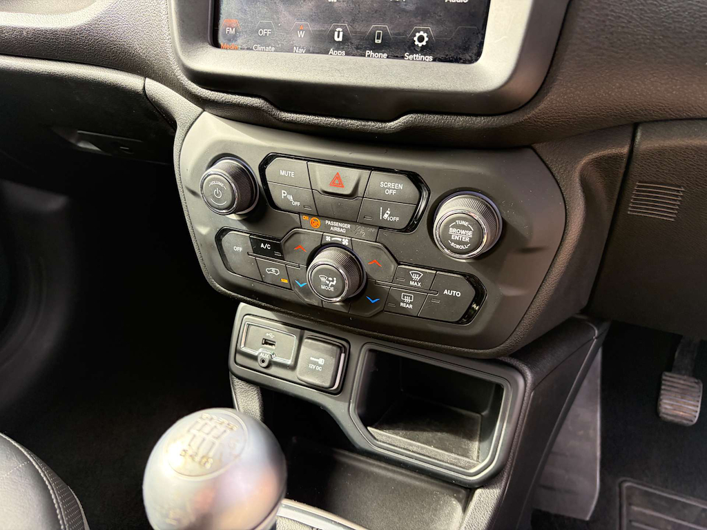 2019 Jeep Renegade — image 38