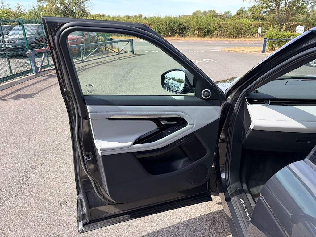 2019 Land Rover Range — image 15