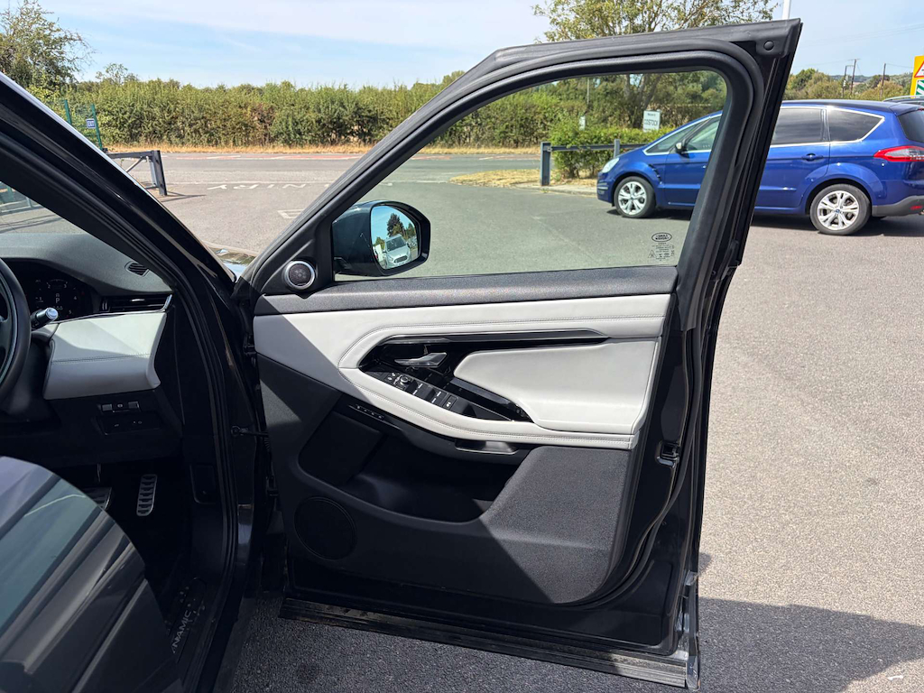2019 Land Rover Range — image 31