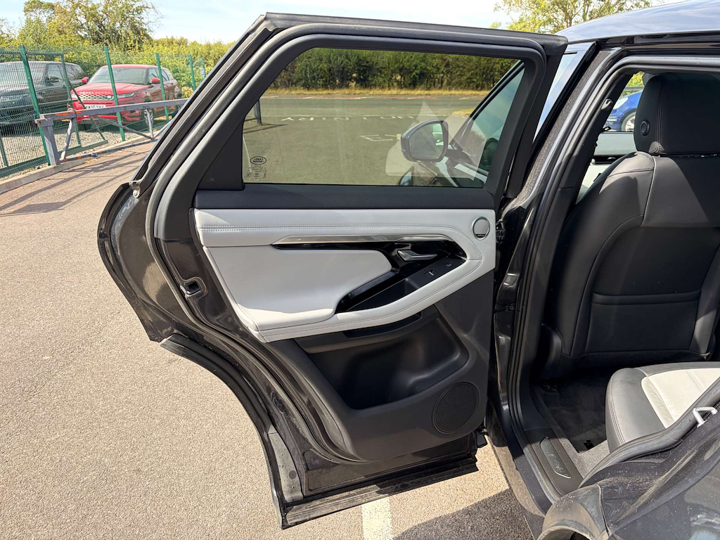 2019 Land Rover Range — image 19