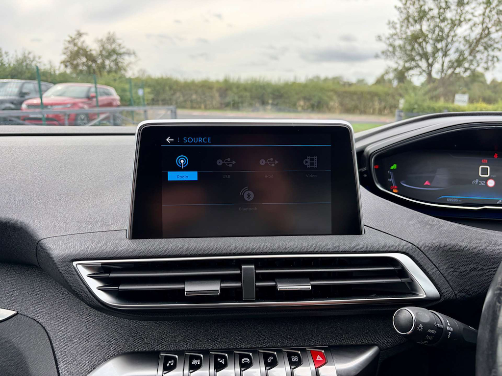 2019 Peugeot 3008 — image 36