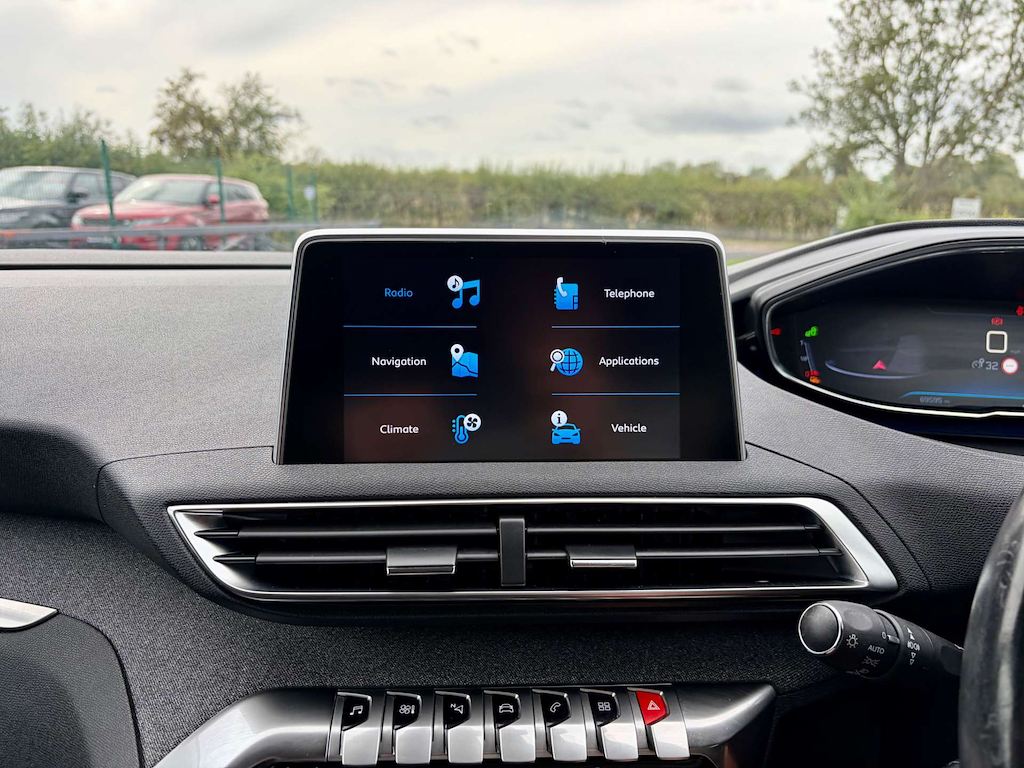 2019 Peugeot 3008 — image 34