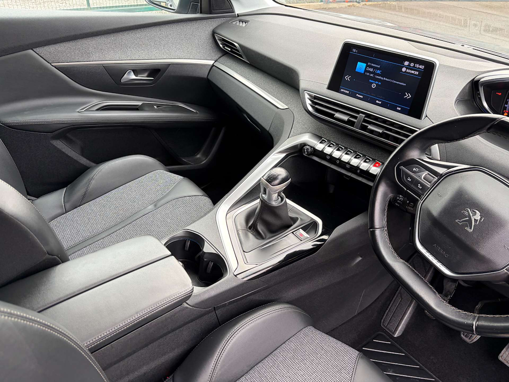 2019 Peugeot 3008 — image 32