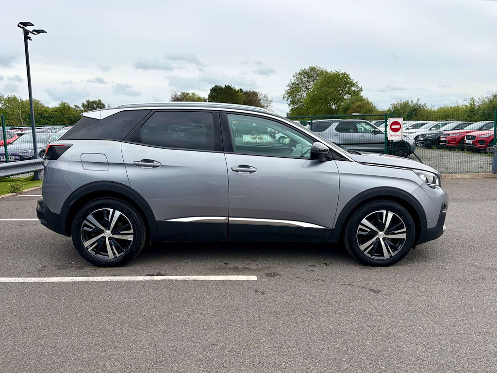 2019 Peugeot 3008 — image 10