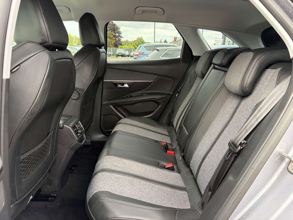 2019 Peugeot 3008 — image 16