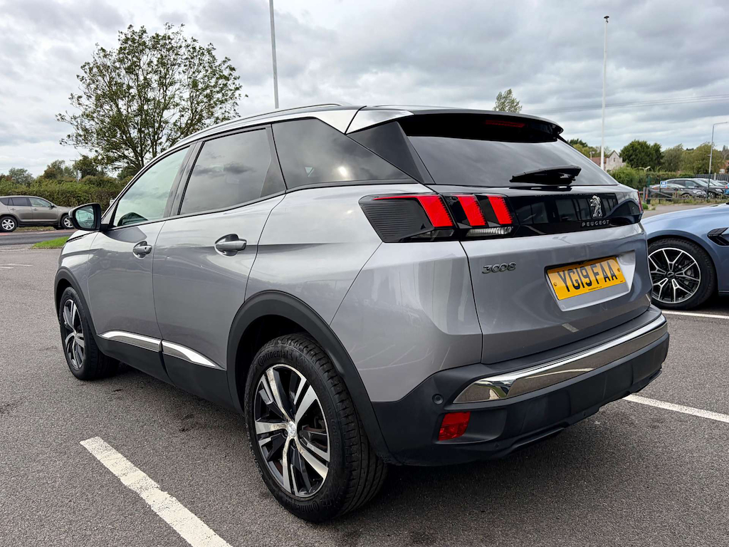 2019 Peugeot 3008 — image 7