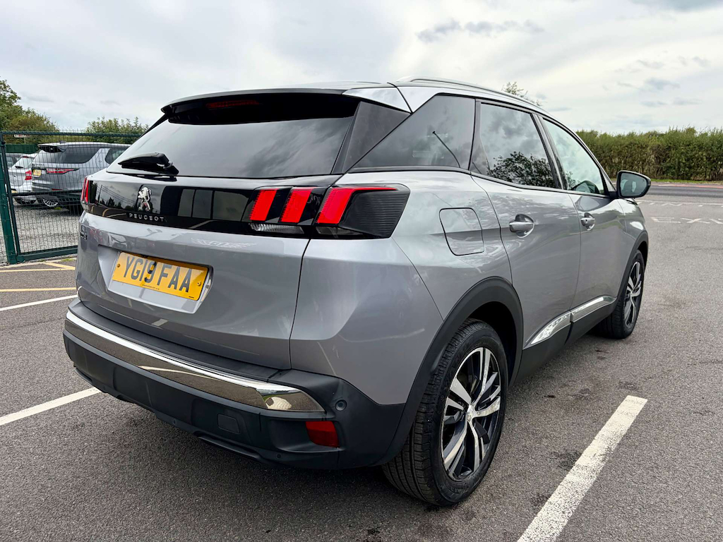 2019 Peugeot 3008 — image 9