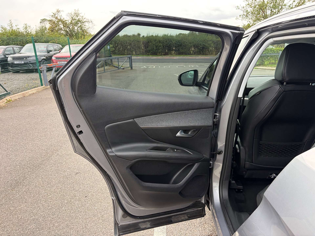 2019 Peugeot 3008 — image 15