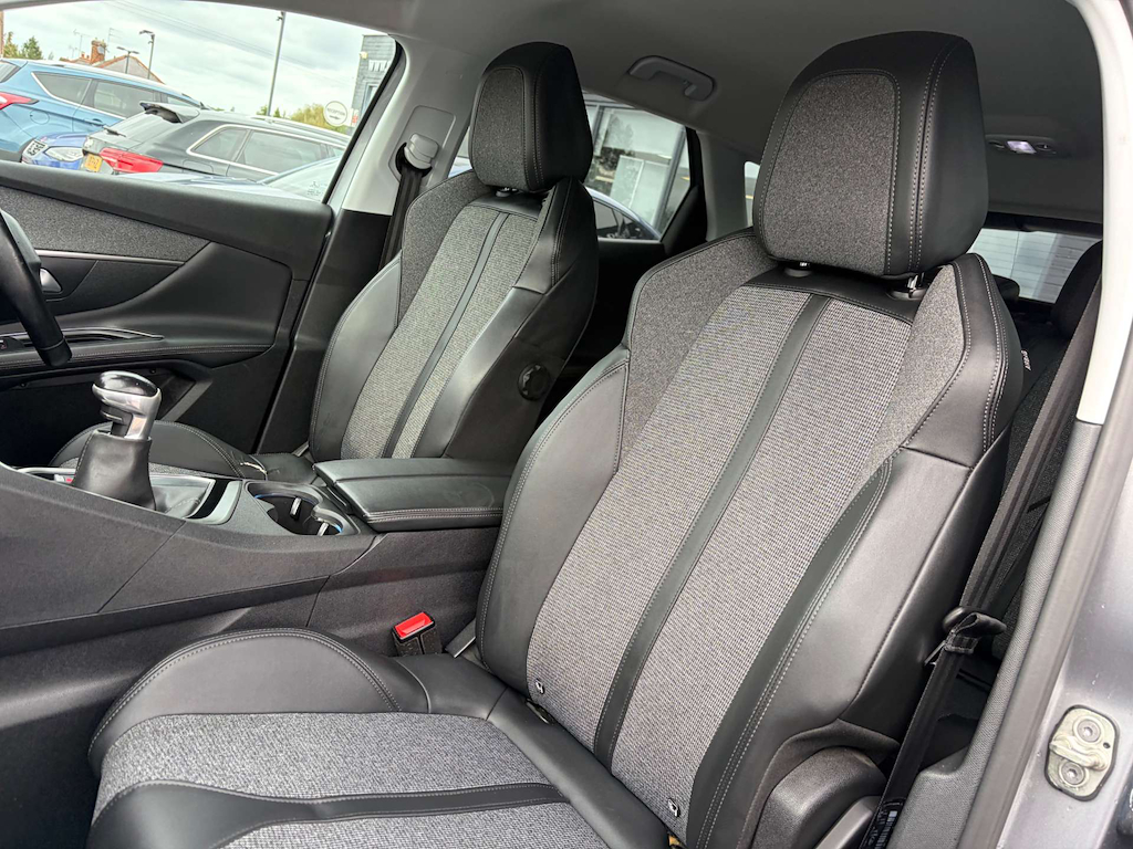 2019 Peugeot 3008 — image 13
