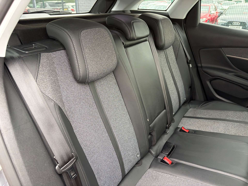 2019 Peugeot 3008 — image 24