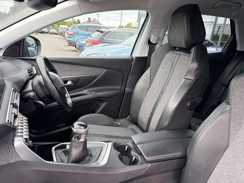 2019 Peugeot 3008 — image 14