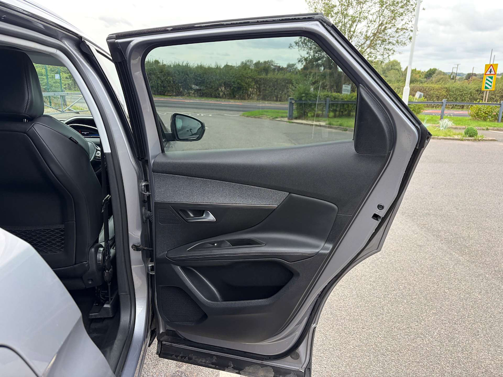 2019 Peugeot 3008 — image 21