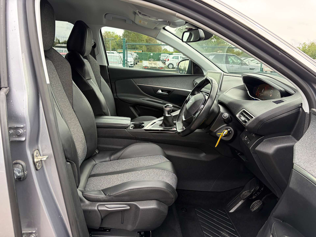 2019 Peugeot 3008 — image 28