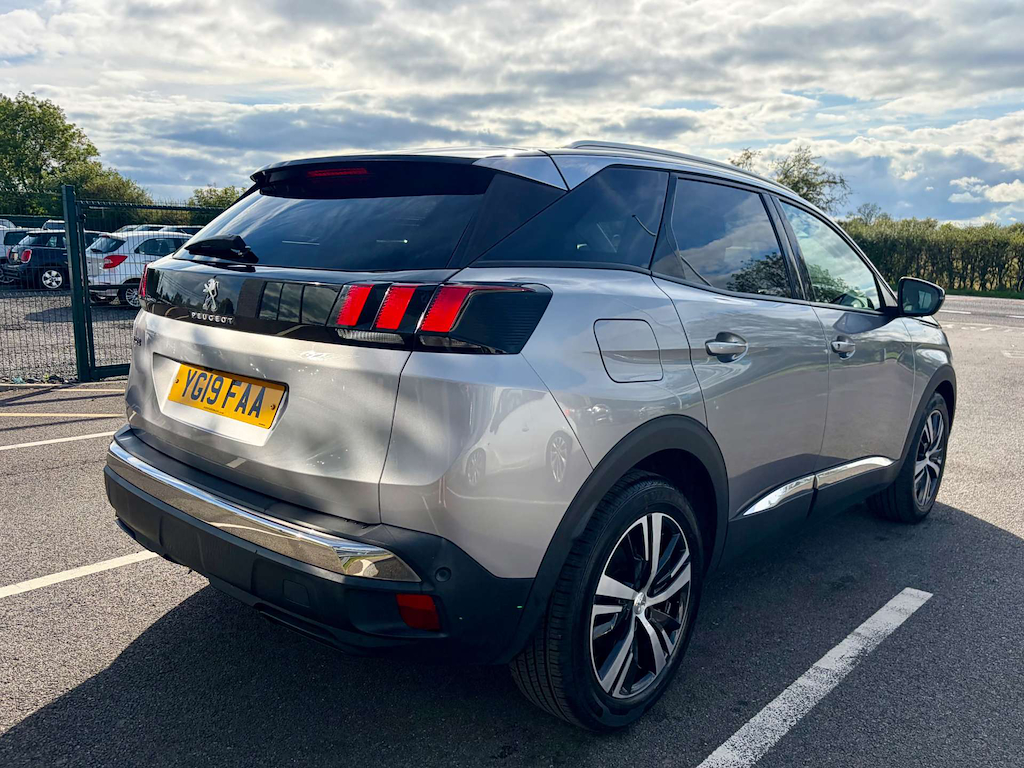 2019 Peugeot 3008 — image 9