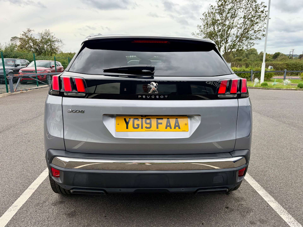 2019 Peugeot 3008 — image 8