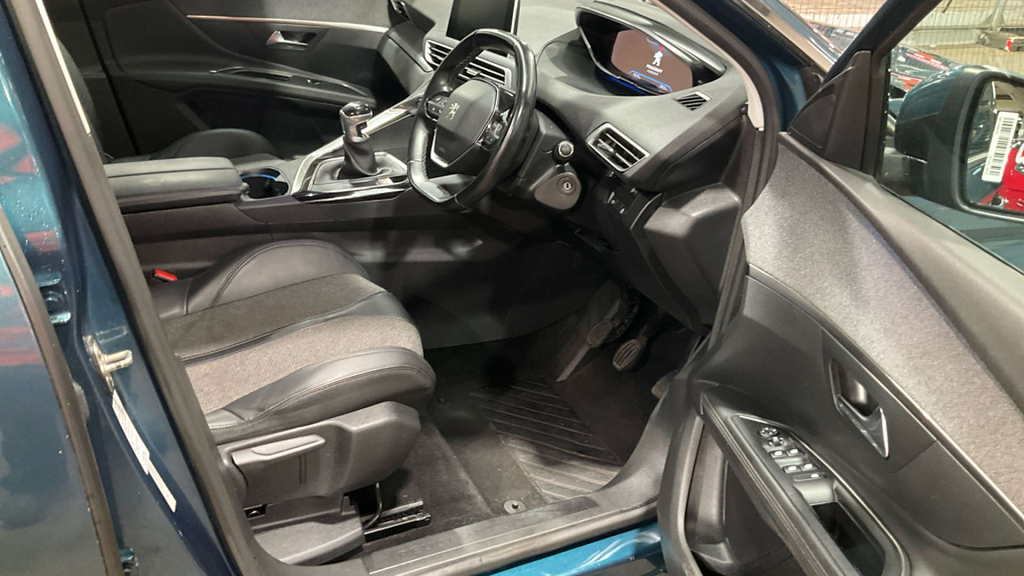2019 Peugeot 5008 — image 9