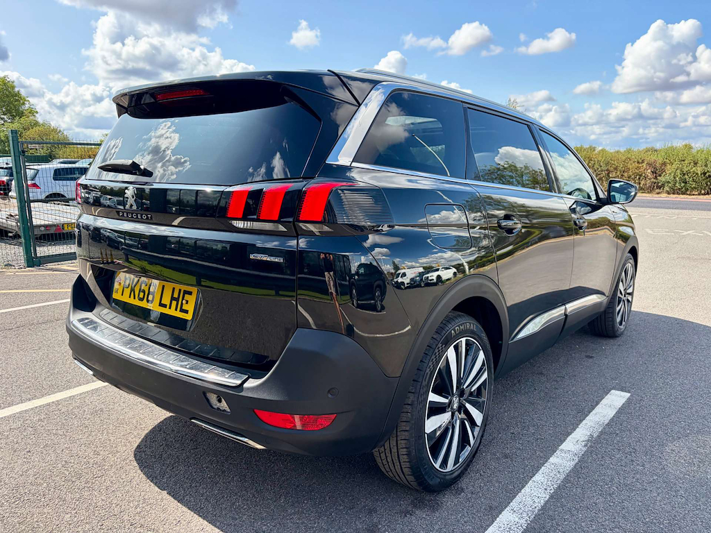 2018 Peugeot 5008 — image 8