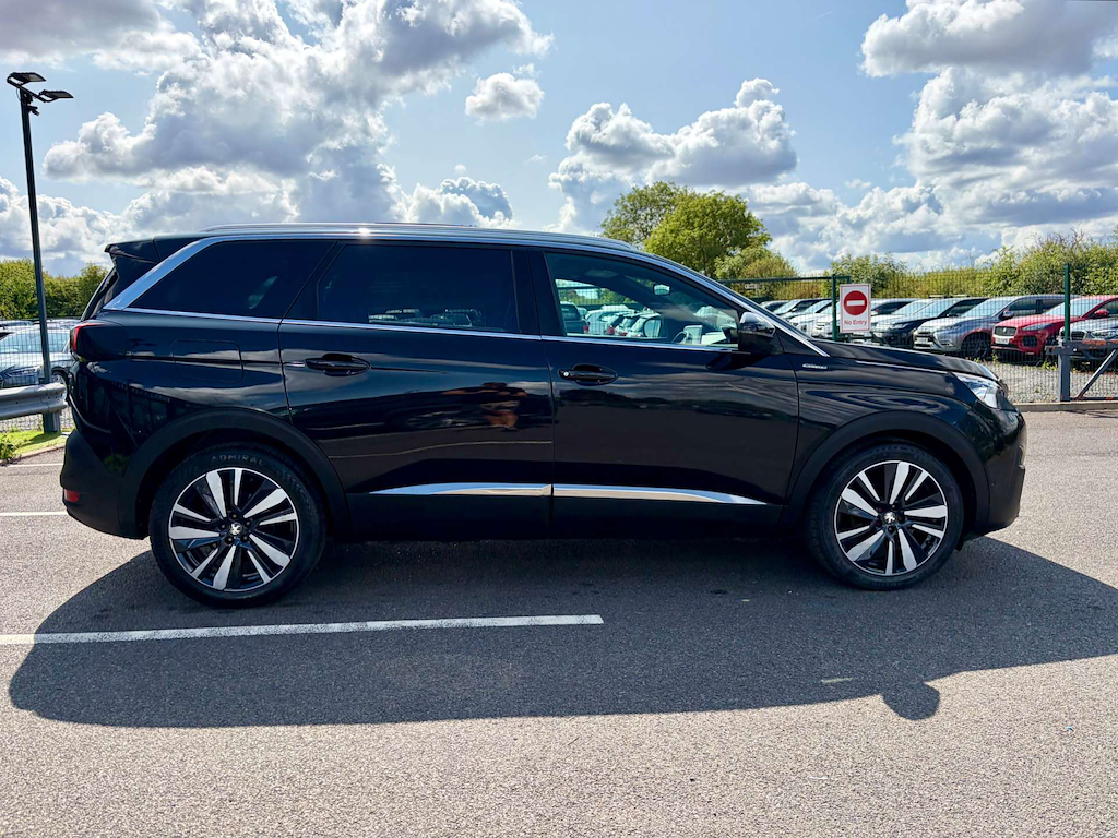 2018 Peugeot 5008 — image 9