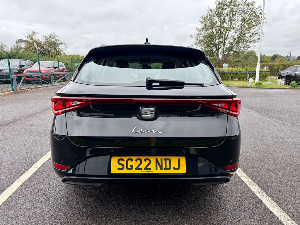 2022 SEAT Leon — image 8
