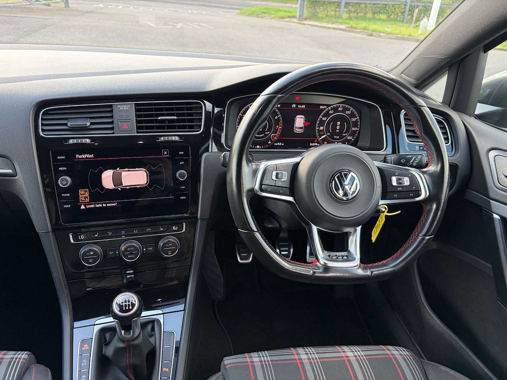 2019 Volkswagen Golf — image 3
