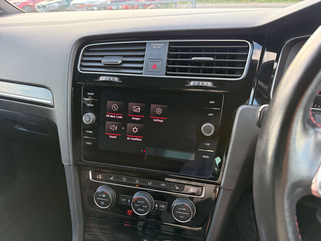 2019 Volkswagen Golf — image 40