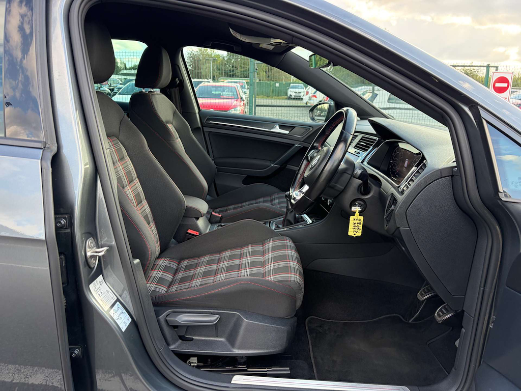 2019 Volkswagen Golf — image 32