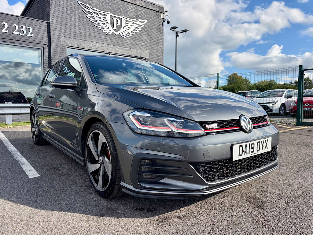 2019 Volkswagen Golf — image 2