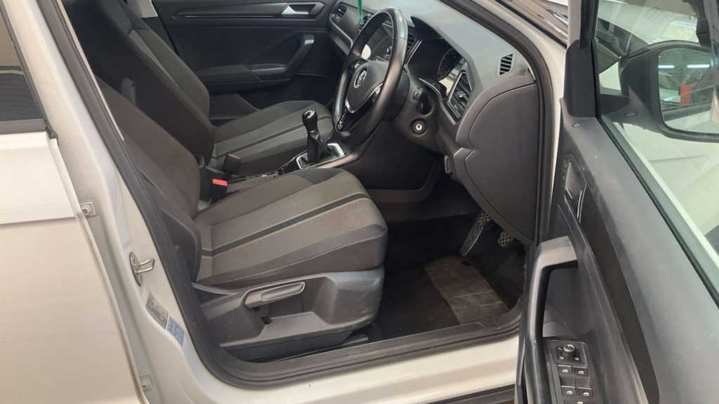 2019 Volkswagen T-Roc — image 11