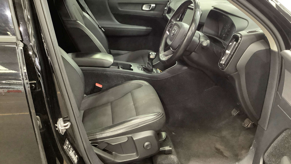 2019 Volvo XC40 — image 8