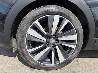 2018 Peugeot 5008 — image 35