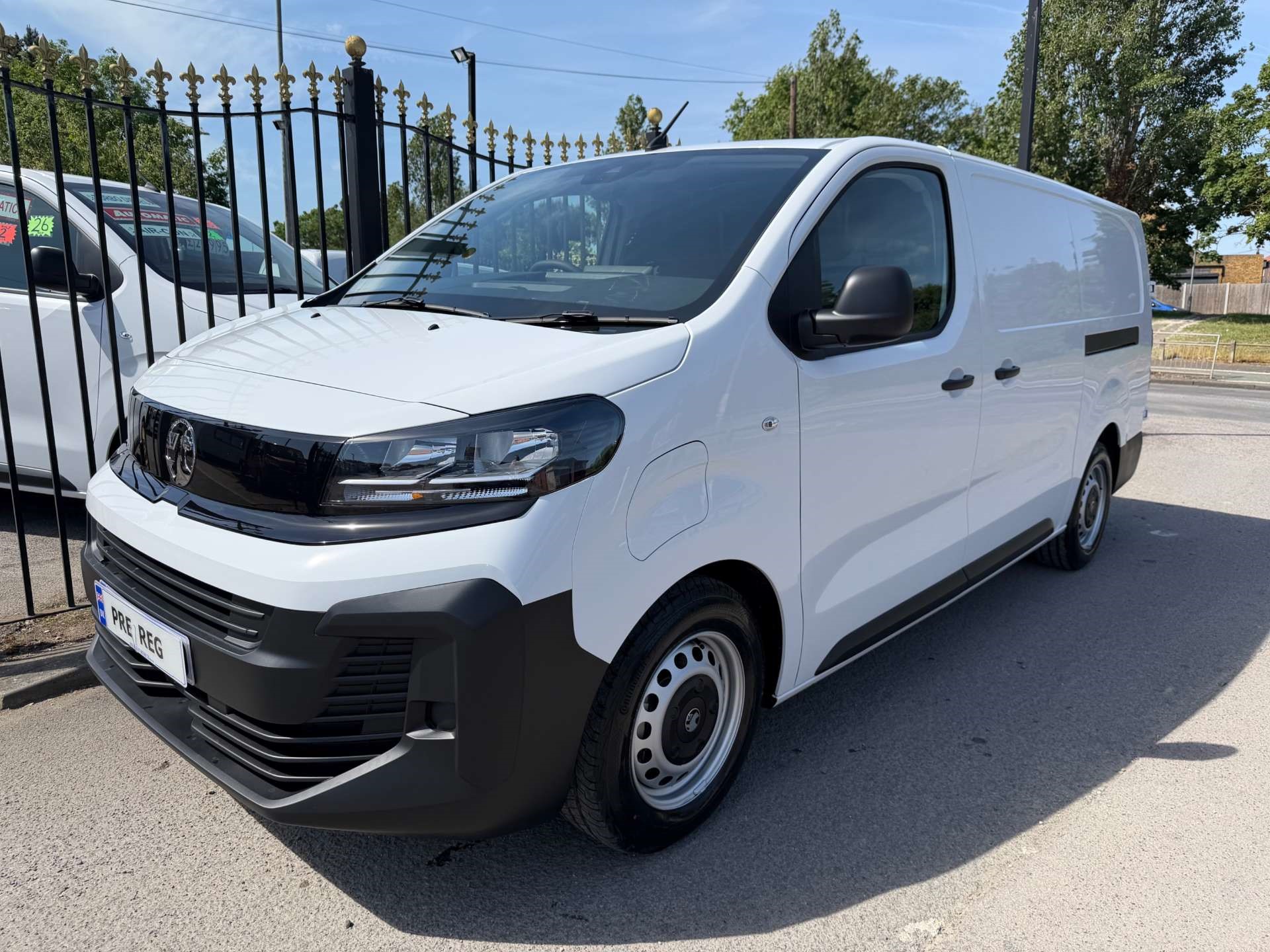 2026 VAUXHALL VIVARO