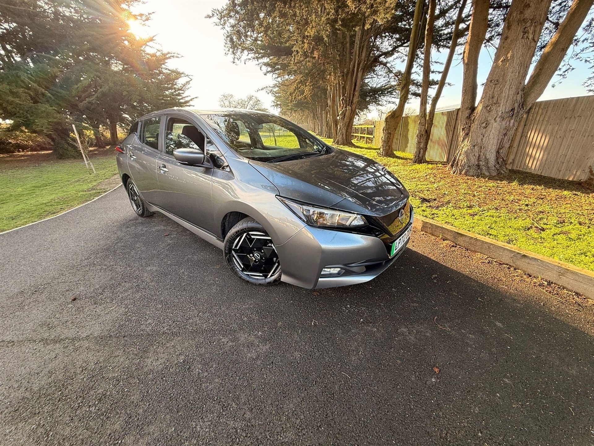 2022 NISSAN LEAF