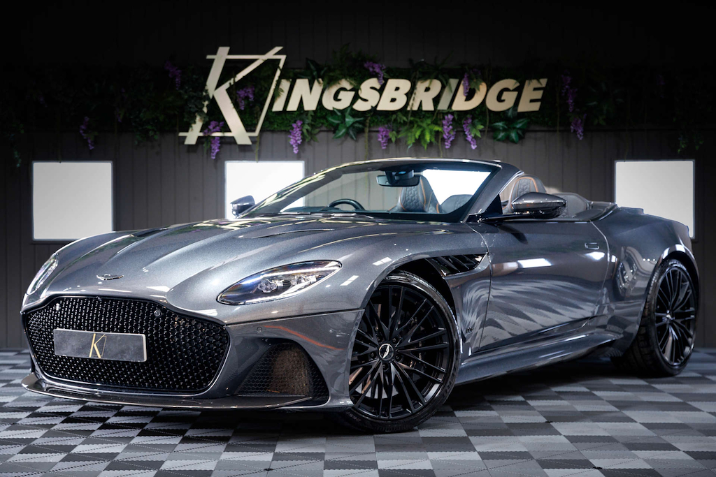Aston Martin Dbs