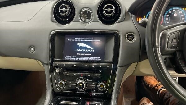 Used Jaguar XJ in Bedford, Bedfordshire