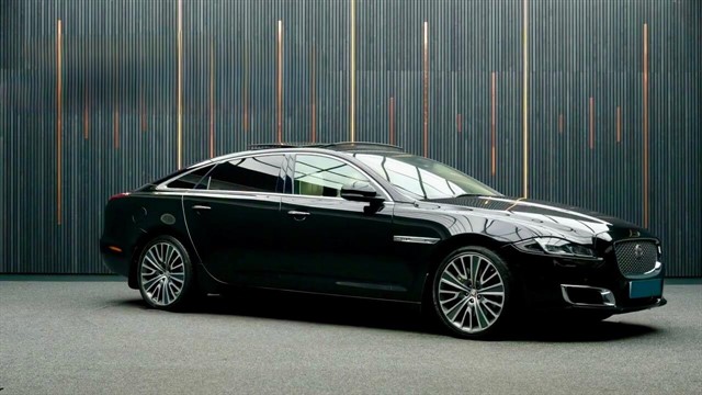 Used Jaguar XJ in Bedford, Bedfordshire